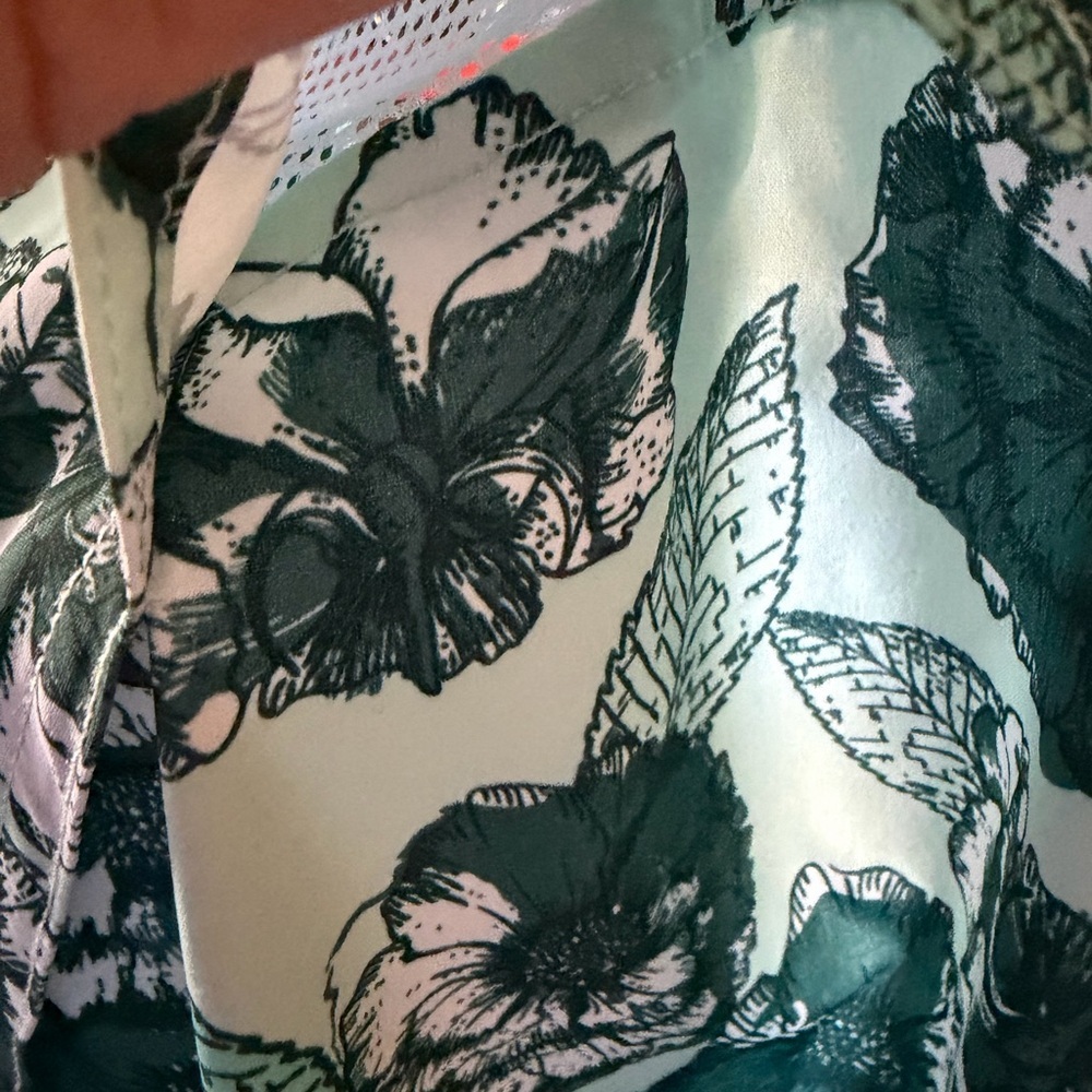 Duluth Trading Co Green and White Floral Top - Picture 7 of 9